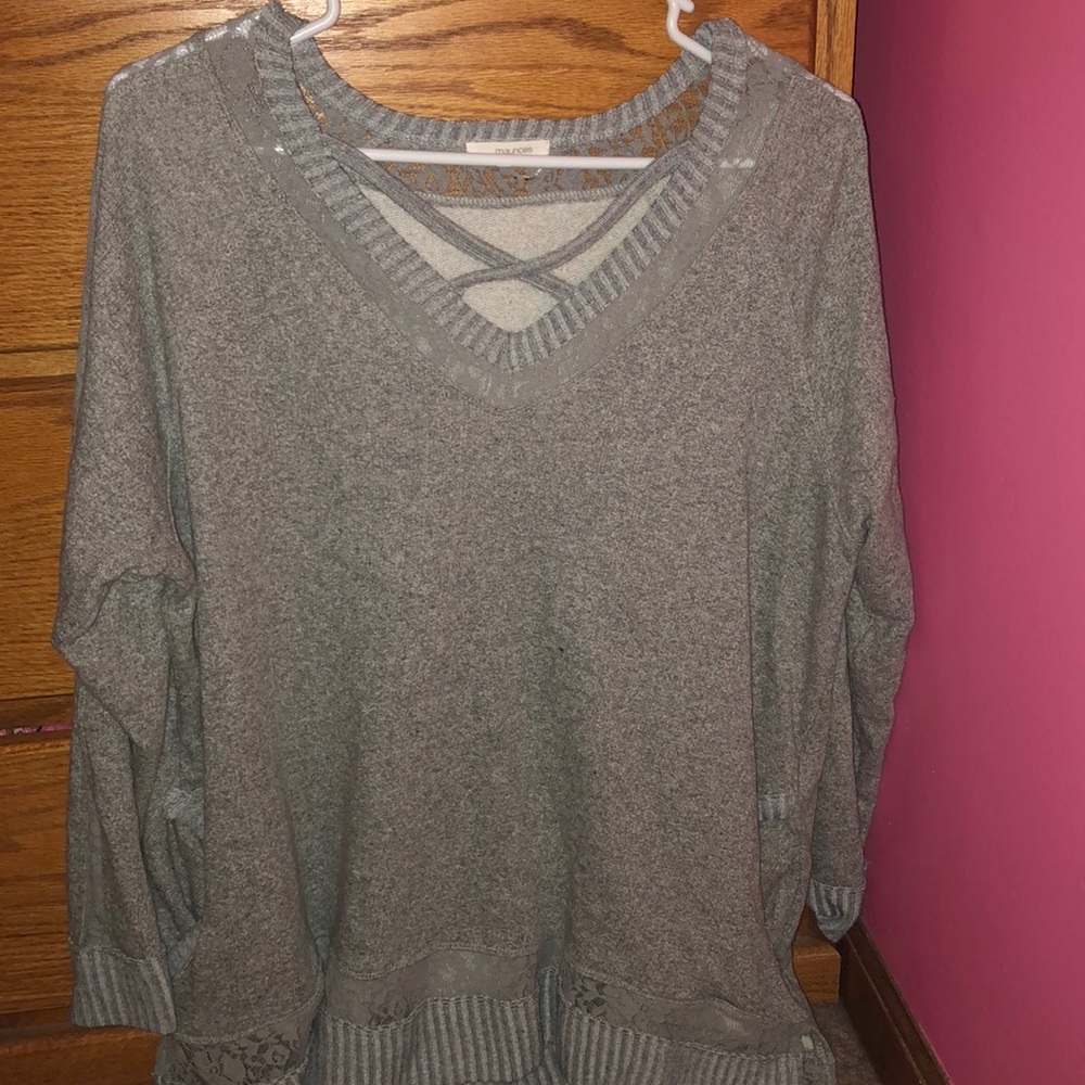 ✨5 for $25✨ Gray Lacey Shirt